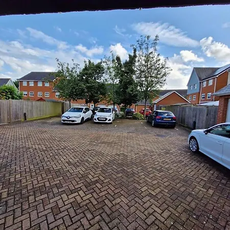 Sleeps9 Parking&Garage 17 Mins To Gatwick, 30 To London Villa Merstham Exterior photo