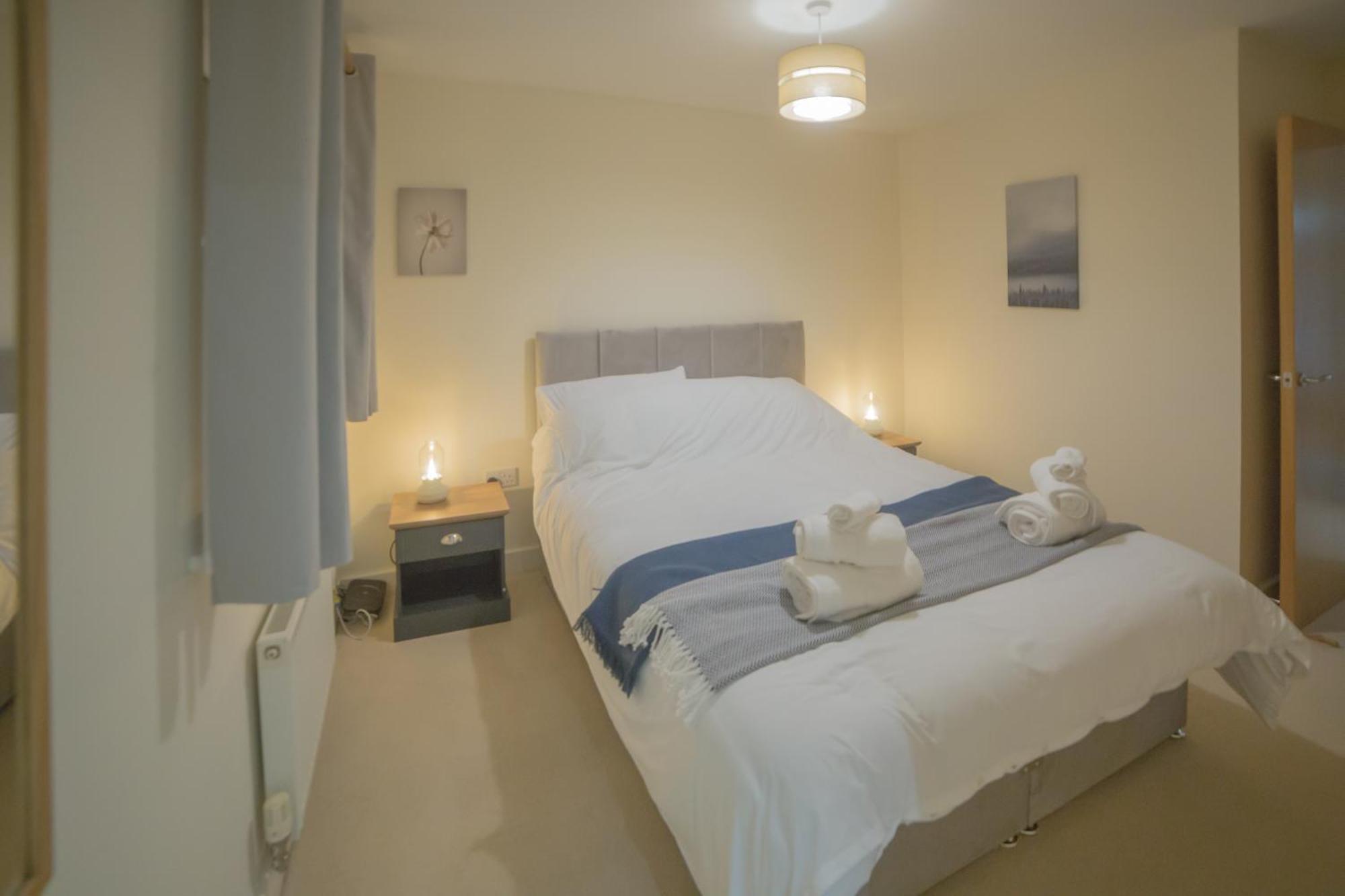 Holiday home Sleeps9 Parking&garage 17 Mins To Gatwick, 30 To London *