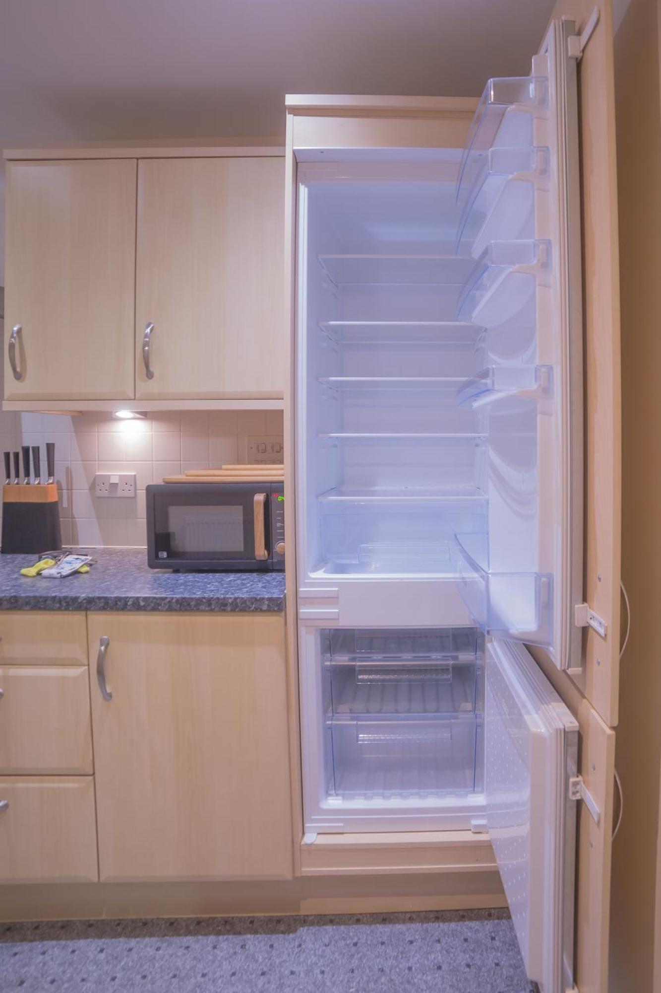 Sleeps9 Parking&garage 17 Mins To Gatwick, 30 To London Holiday home