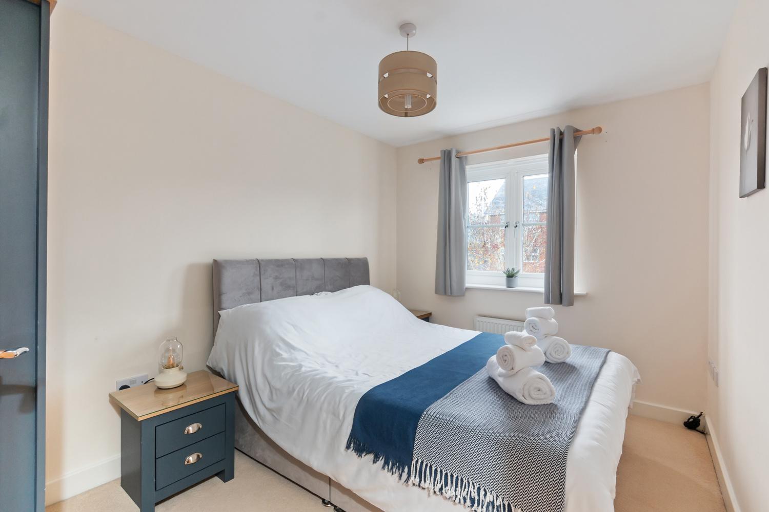 Holiday home Sleeps9 Parking&garage 17 Mins To Gatwick, 30 To London