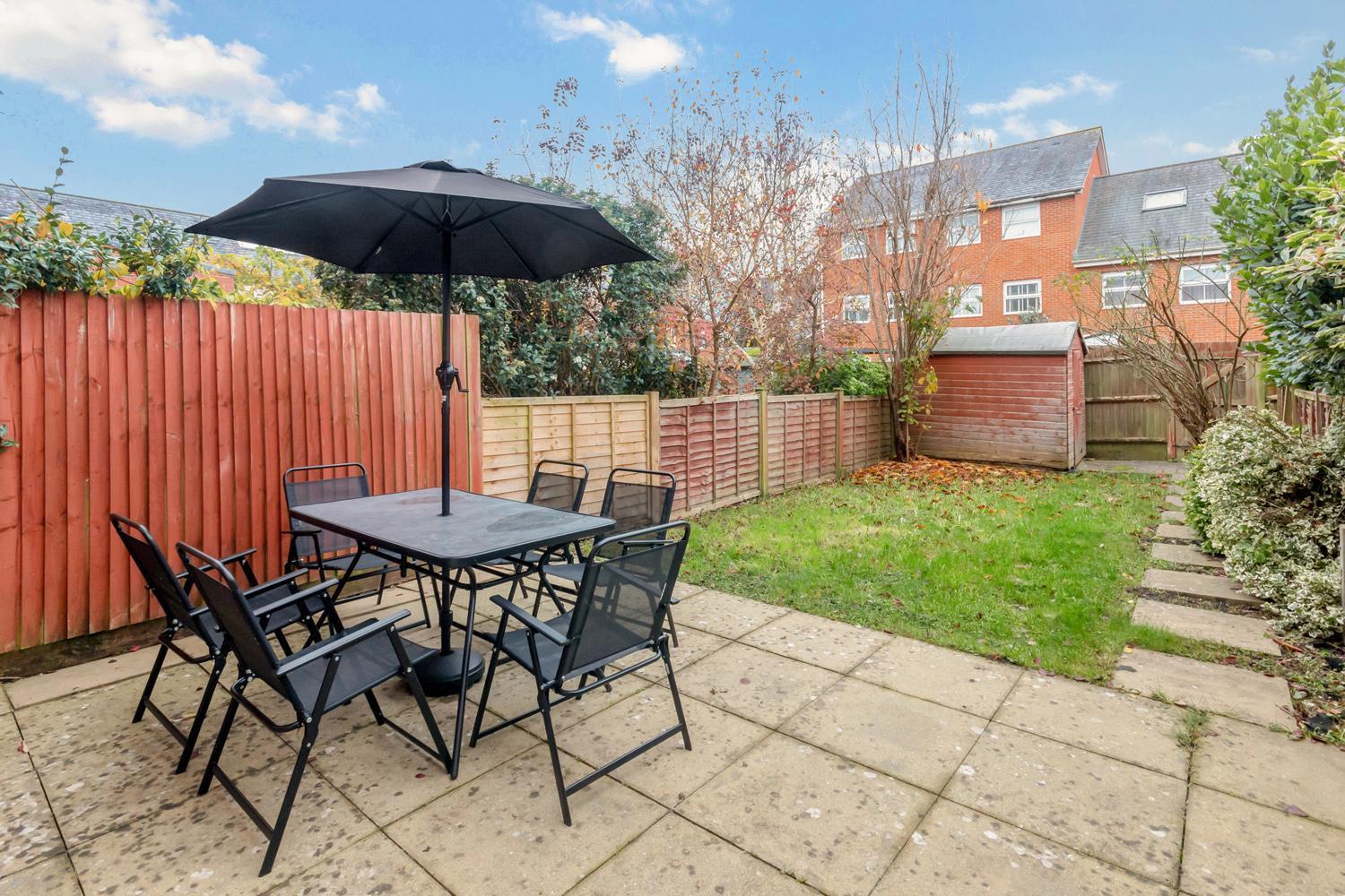 Holiday home Sleeps9 Parking&garage 17 Mins To Gatwick, 30 To London