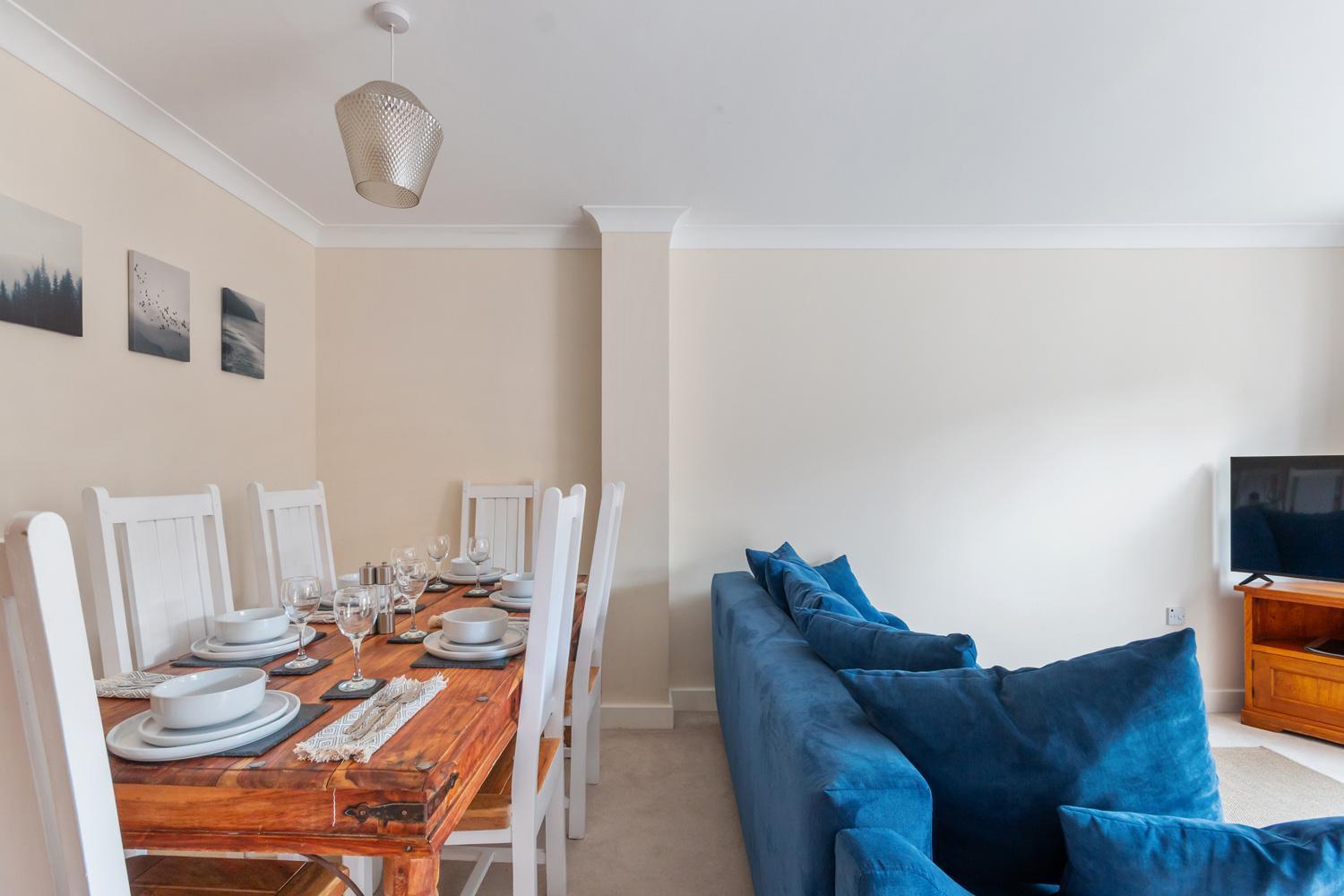 Holiday home Sleeps9 Parking&garage 17 Mins To Gatwick, 30 To London *