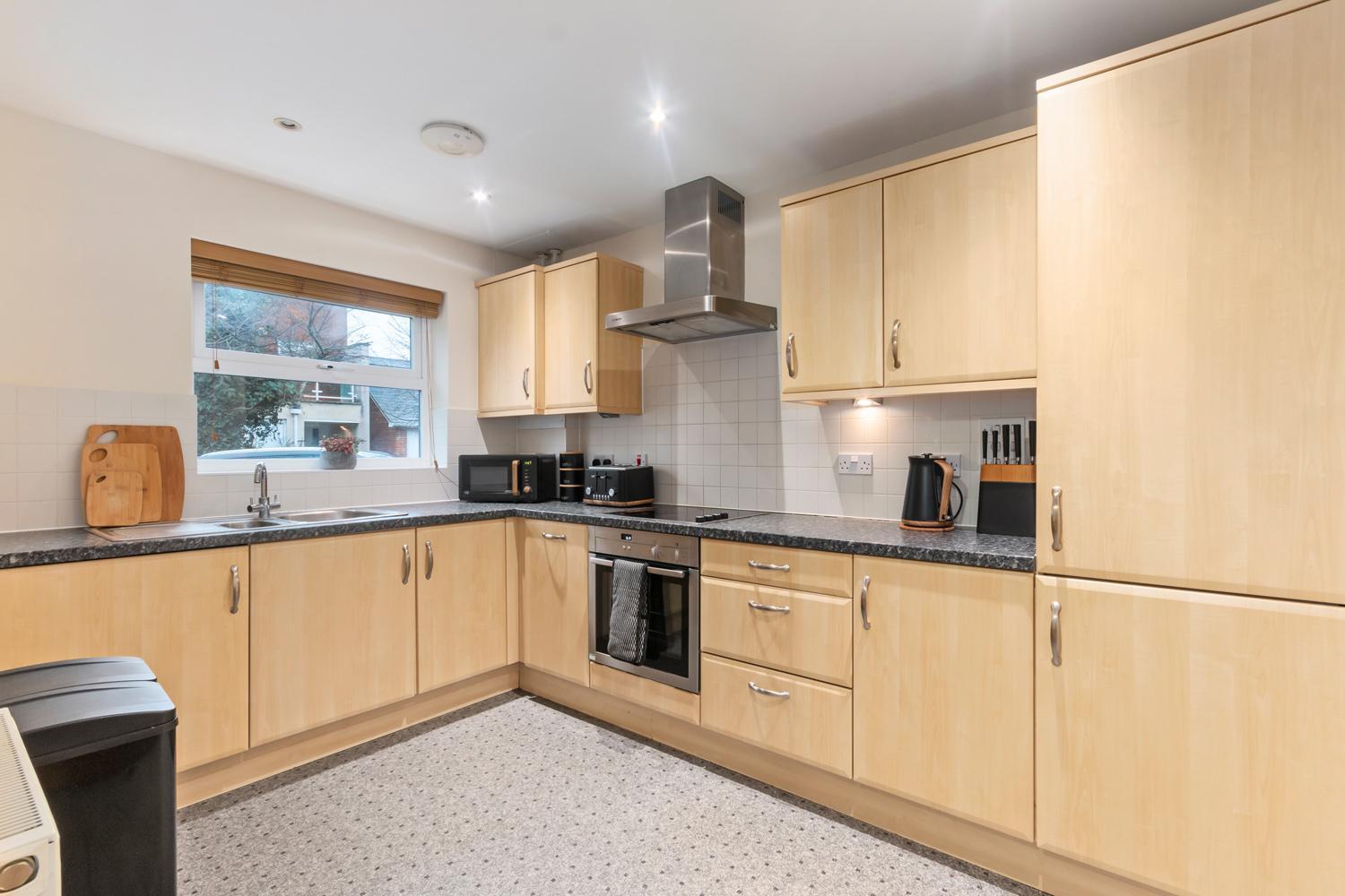 Holiday home Sleeps9 Parking&garage 17 Mins To Gatwick, 30 To London Merstham
